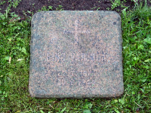 Viimeinen leposija - Eino Olavi Varjola